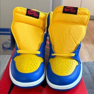 Woman's air jordan 1 retros hi og size 6 yellow and blue